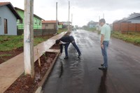 Vereadores fiscalizam asfalto no Corbélia II
